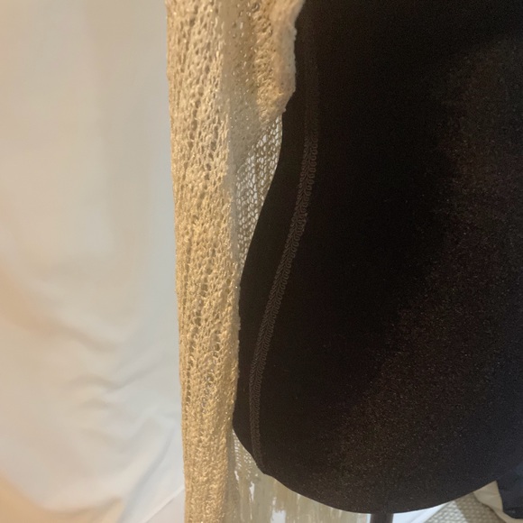 Women’s shawl Fetching brand off-white fringe at the bottom small - Picture 5 of 7